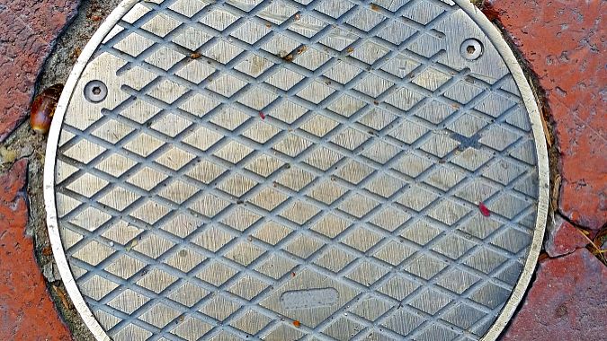 　如何區分不鏽鋼井蓋和傳統鑄鐵井蓋