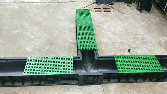 成品排水溝可用鋸木屑砂或其他材料覆蓋